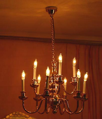 WUNDERSCH�NER KRONLEUCHTER QUEEN 10 ARMIG F�R PUPPENHAUS 1:12