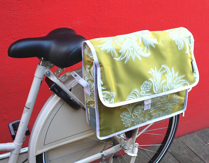 BASIL BLOSSOM Fahrradtasche Schultertasche Postmenbag 12l wasser
